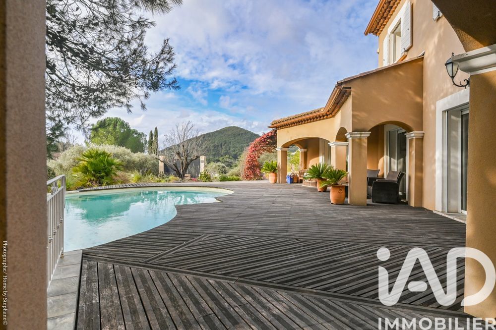 � vendre  Maison Saint-Zacharie (83640)