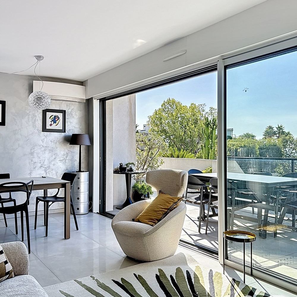 � vendre  Appartement Saint-Laurent-du-Var (06700)