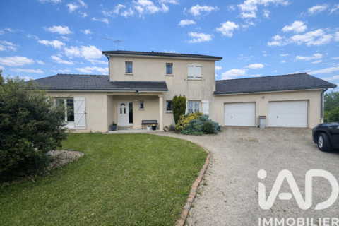   Vente Maison traditionnelle 8 pi�ces Maison - 8 pi�ce(s) - 179 m�