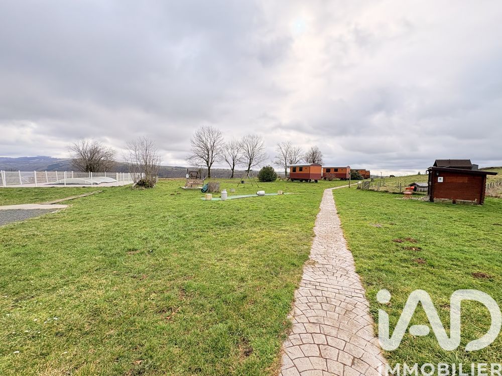 � vendre  Maison Saint-Martin-Valmeroux (15140)