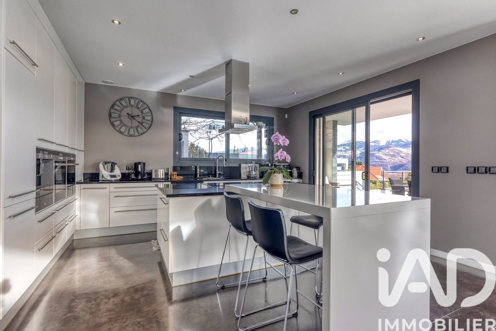 � vendre  Villa Saint-Ismier (38330)