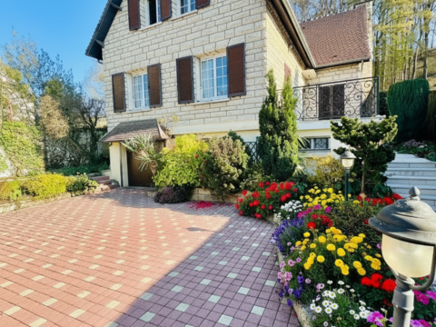   Vente Maison/villa 9 pi�ces Maison - 9 pi�ce(s) - 222 m�