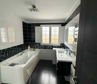  Maison � vendre 8 pi�ces 180 m�