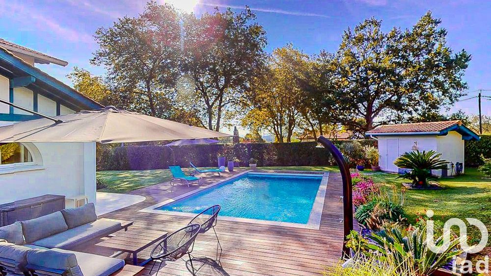 � vendre  Maison Bassussarry (64200)