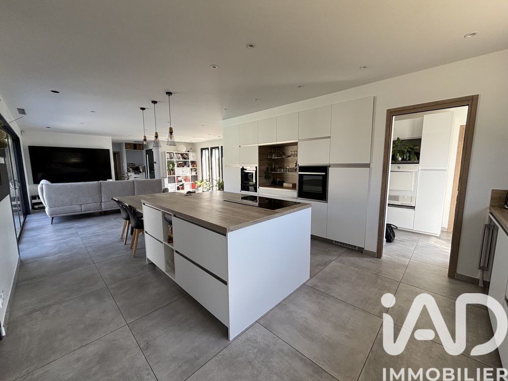 � vendre  Villa Nimes (30900)