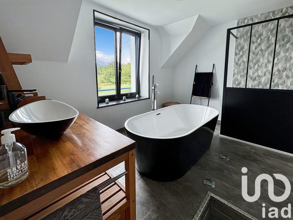 � vendre  Maison Saint-Hernin (29270)