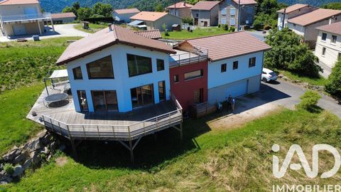   Vente Maison d'architecte 5 pi�ces Villa - 5 pi�ce(s) - 192 m�