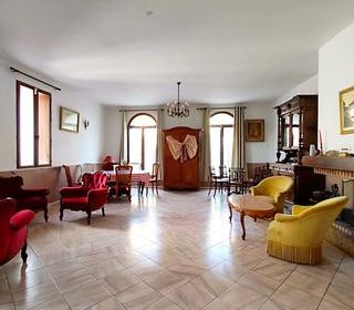  Appartement � vendre 4 pi�ces 195 m�