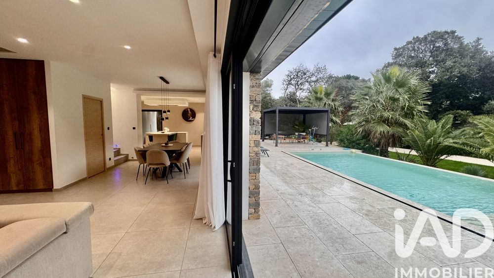 � vendre  Villa Nimes (30900)