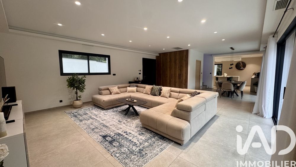 � vendre  Villa Nimes (30900)