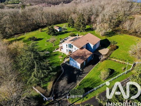   Vente Maison d'architecte 8 pi�ces Villa - 8 pi�ce(s) - 250 m�