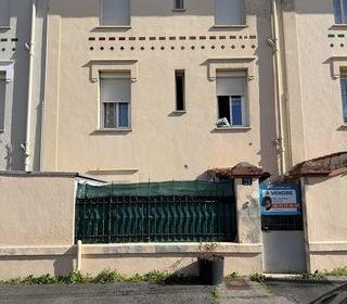  Immeuble � vendre 180 m�