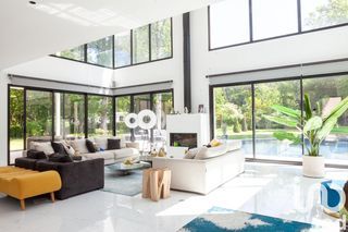  Villa � vendre 15 + pi�ces 695 m�