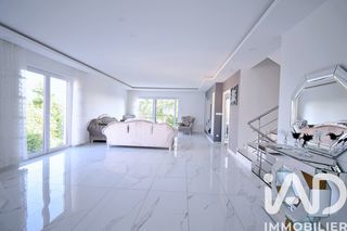  Maison � vendre 8 pi�ces 211 m�