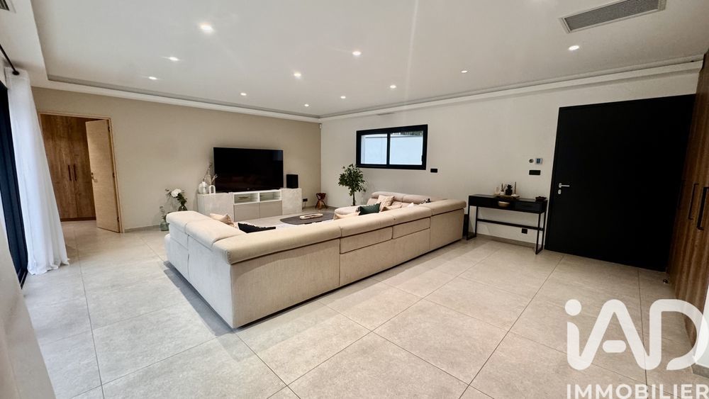 � vendre  Villa Nimes (30900)