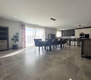  Villa � vendre 6 pi�ces 220 m�