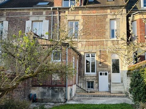   Location Maison/villa 6 pi�ces Maison - 6 pi�ce(s) - 144 m�