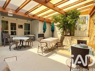  Immeuble � vendre 715 m�