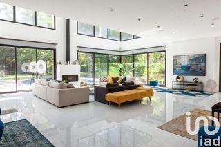  Villa � vendre 15 + pi�ces 695 m�