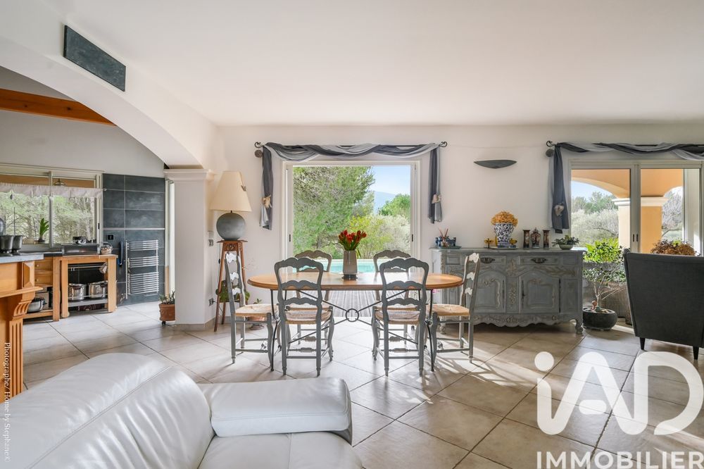 � vendre  Maison Saint-Zacharie (83640)