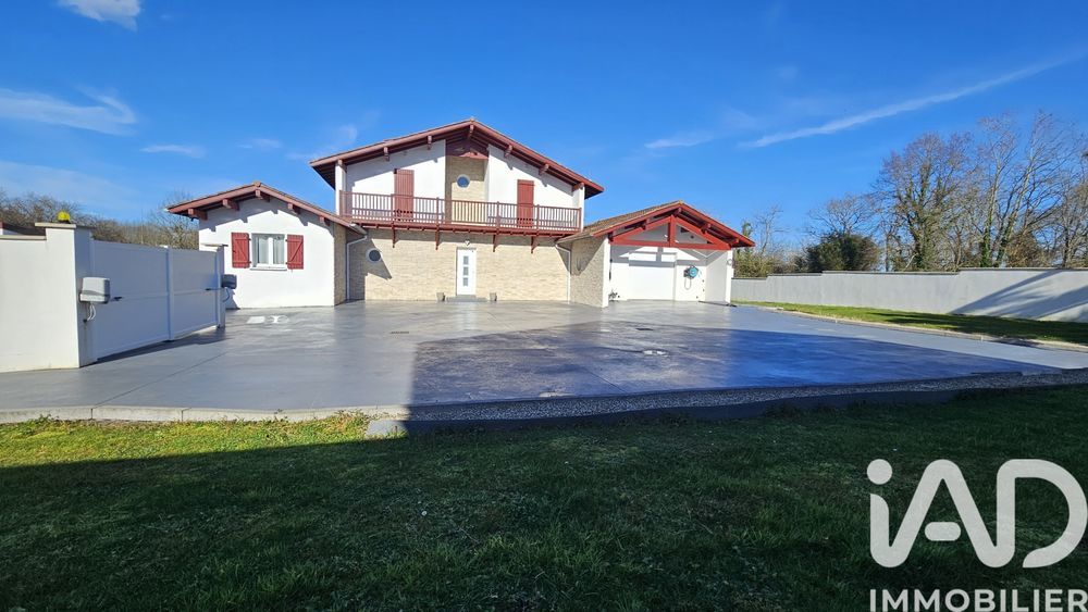 � vendre  Villa Sames (64520)