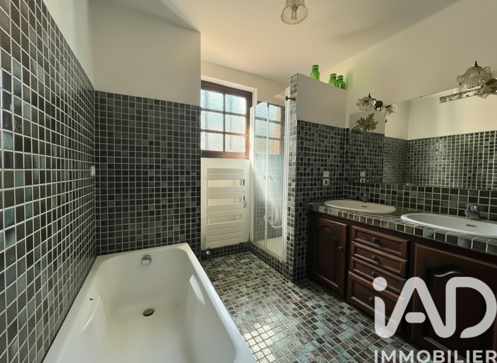 � vendre  Maison Gatti�res (06510)