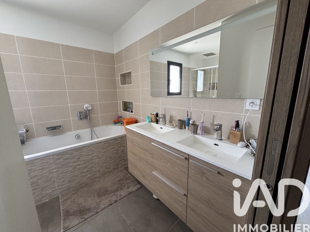 � vendre  Villa Nimes (30900)