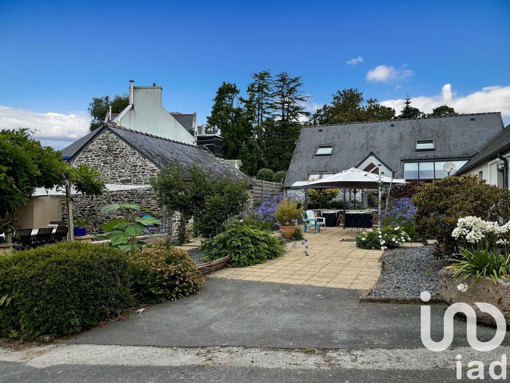 � vendre  Maison Saint-Hernin (29270)