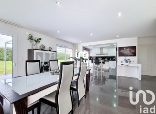  Villa � vendre 8 pi�ces 240 m�