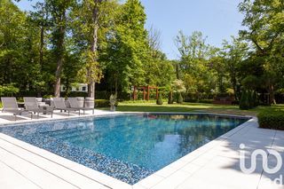  Villa � vendre 15 + pi�ces 695 m�