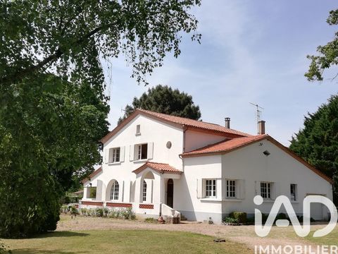   Location Maison de village 7 pi�ces Maison - 7 pi�ce(s) - 220 m�