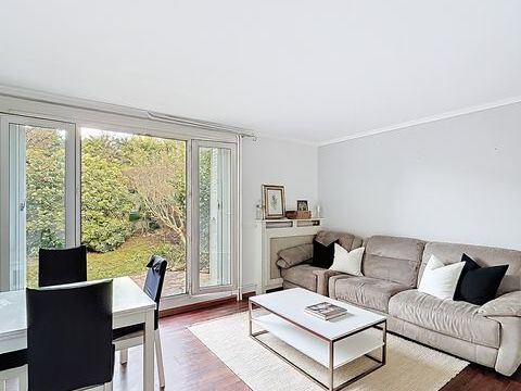   Location Appartement 3 pi�ces Appartement - 3 pi�ce(s) - 75 m�