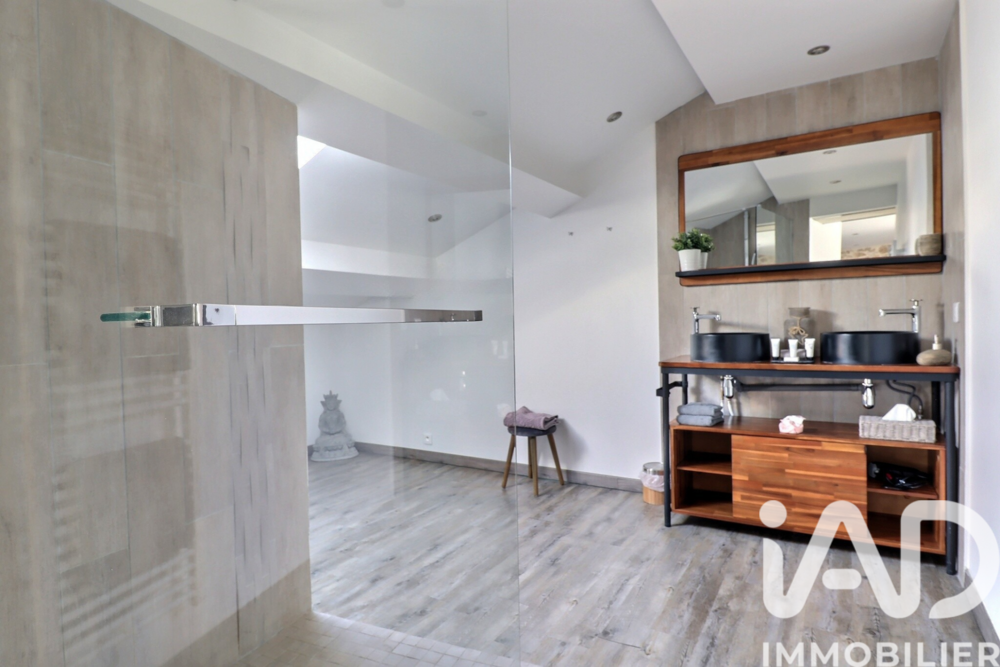 � vendre  Maison Saint-Rem�ze (07700)