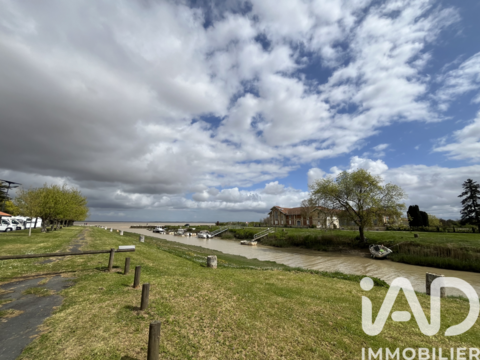   Vente Maison de village 7 pi�ces Maison - 7 pi�ce(s) - 210 m�