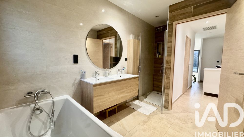 � vendre  Villa Nimes (30900)