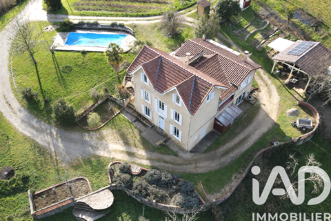   Vente Maison traditionnelle 7 pi�ces Maison - 7 pi�ce(s) - 236 m�