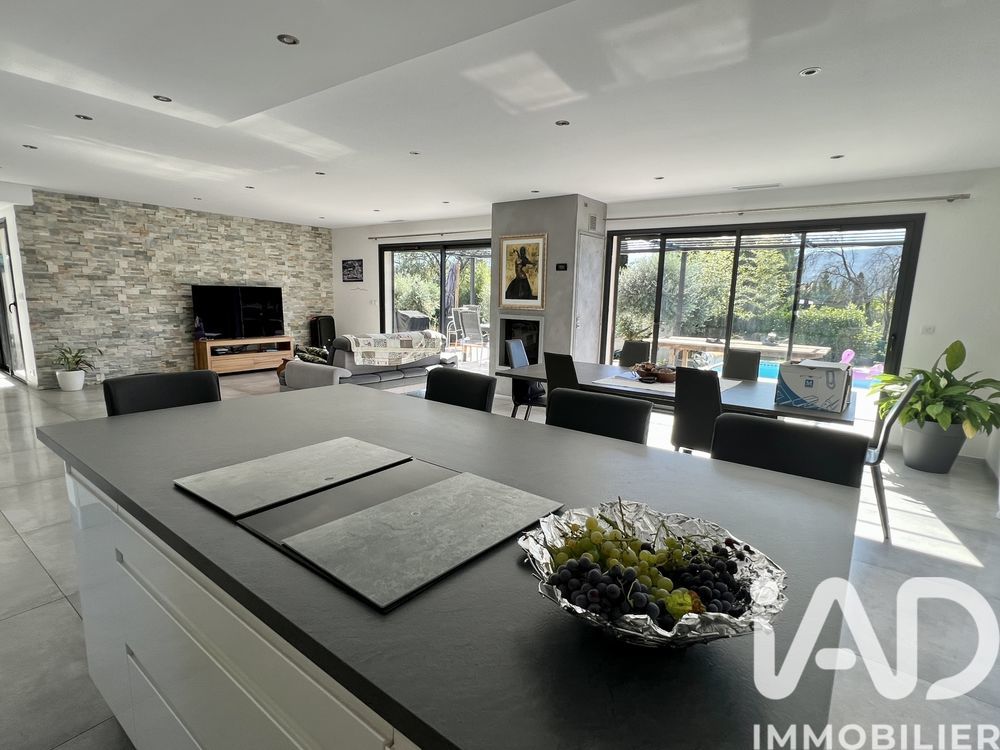 � vendre  Maison Saint-Zacharie (83640)