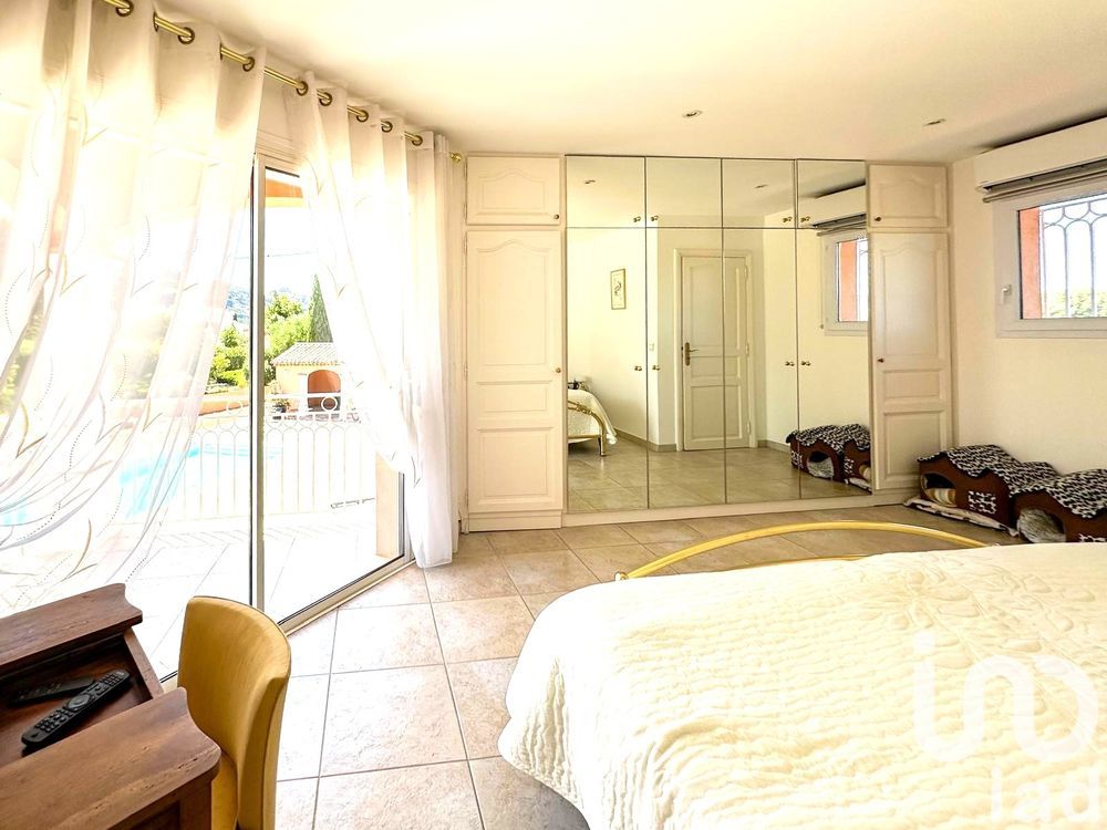 � vendre  Villa Roquebrune-sur-Argens (83520)