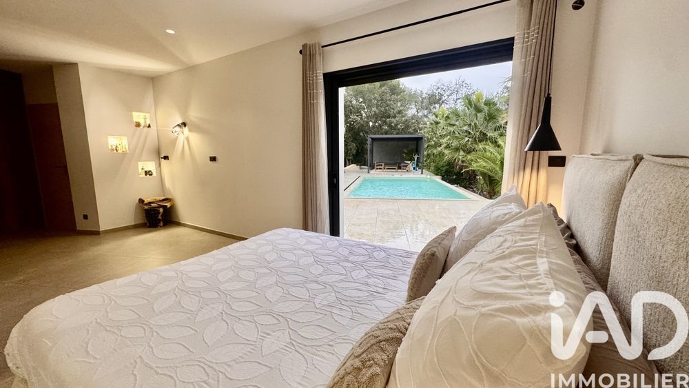 � vendre  Villa Nimes (30900)