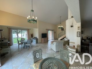  Maison � vendre 9 pi�ces 240 m�