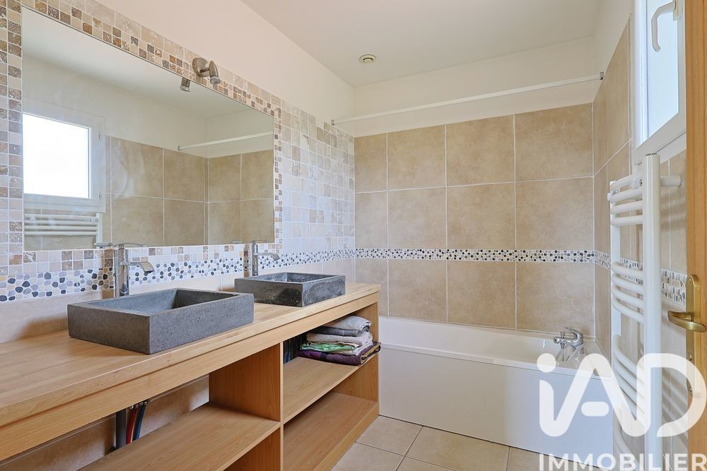 � vendre  Maison �guilles (13510)