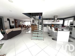  Maison � vendre 5 pi�ces 205 m�