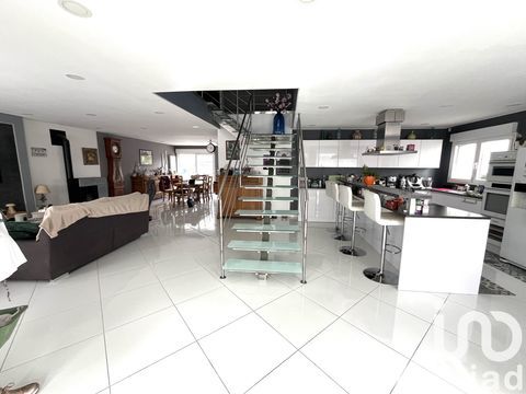   Vente Maison traditionnelle 5 pi�ces Maison - 5 pi�ce(s) - 205 m�