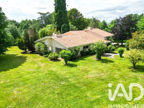   Vente Maison d'architecte 8 pi�ces Villa - 8 pi�ce(s) - 182 m�