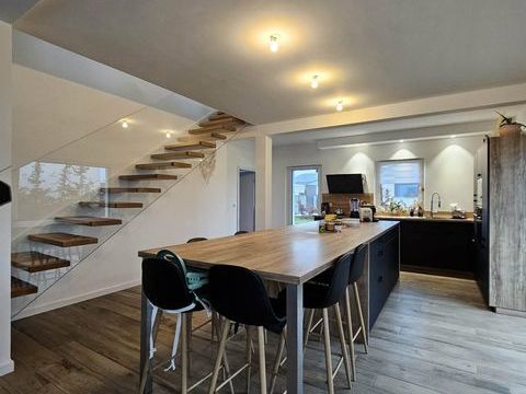   Vente Pavillon 6 pi�ces Maison - 6 pi�ce(s) - 140 m�