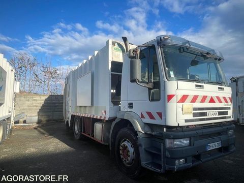 Camion magasin Camion magasin 2002 occasion Ghisonaccia 93100