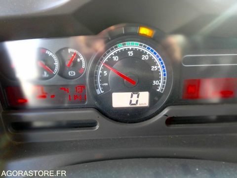 Camion magasin Camion magasin 2010 occasion Lamballe-Armor 93100