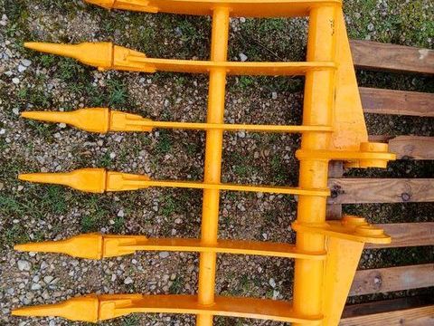 Utilitaire Pieces d&eacute;tach&eacute;es et accessoires Engins BTP  occasion Savignac 93100