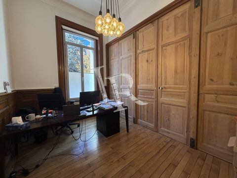 Local professionnel proche Jardin Henri Vinay 535 43000 Le puy-en-velay