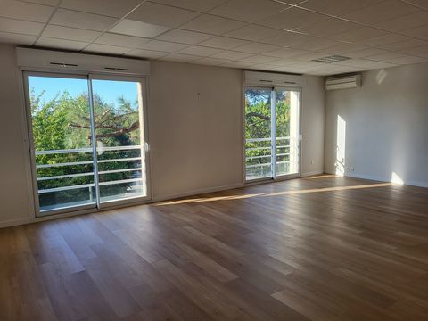 A LOUER - Bureau � Open space de 41 m&sup2; � Immeuble professi 540 56000 Vannes
